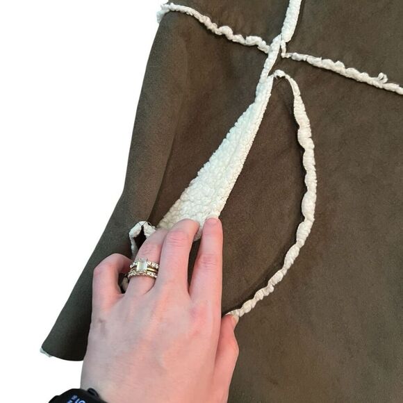 CASLON Olive Green Faux Shearling Vest Size Large - Picture 3 of 7